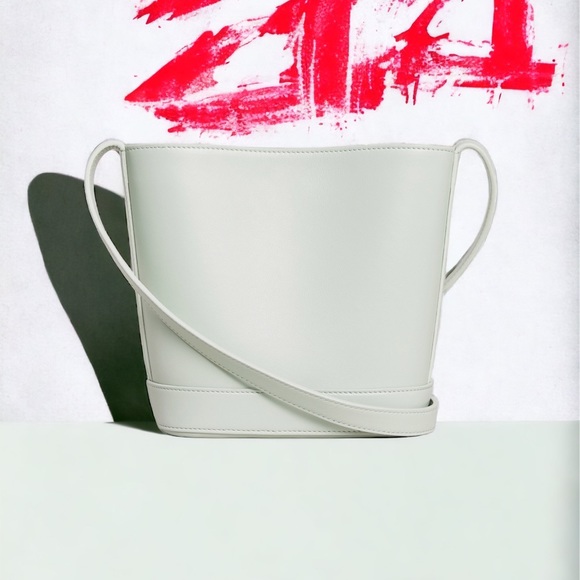 👜 🆕 Celine Mini Bucket Cuir Triomphe In smooth Calfskin leather in color
Jade - Picture 4 of 9